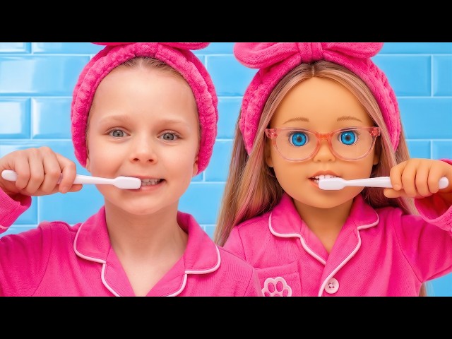🛁🎀 DASHA SHOWS HOW TO TAKE CARE OF YOURSELF AND YOUR DOLL