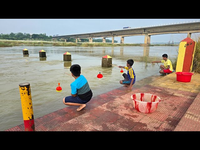 Fishing Video || Traditional boys river fishing experience is really good || Amazing hook fishing