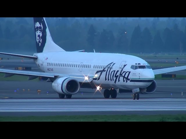 Alaska Airlines 737-700 [N627AS] Takeoff Portland Airport (PDX)