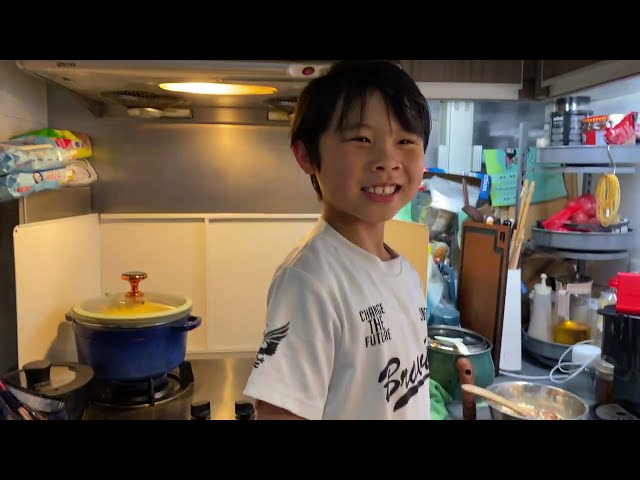 FELIX TRYING TO HELP COOK FOR DINNER