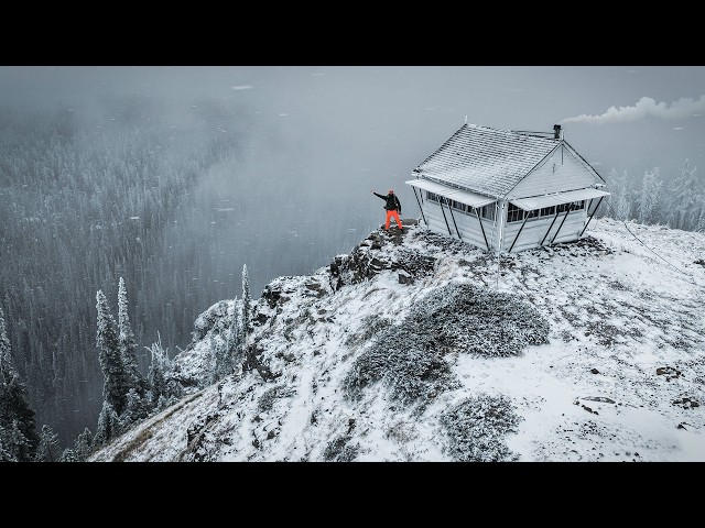 CAUGHT IN A HEAVY SNOWSTORM at a Mountaintop Cabin!