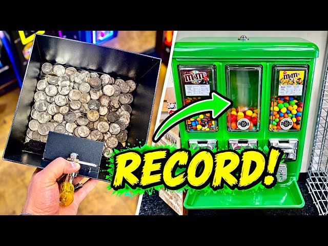 Collecting QUARTERS!💰BIG MONEY HAUL Vending Machines CLAW & CANDY MACHINE! 