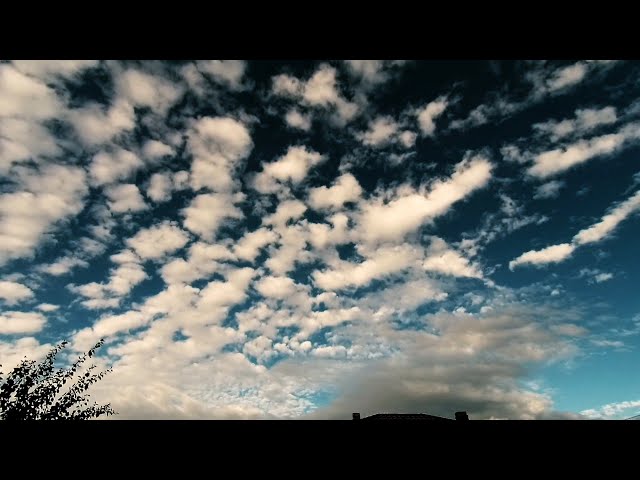 Beautiful Deep Blue Sky Timelapse 4K – Relaxing Background Video & Music