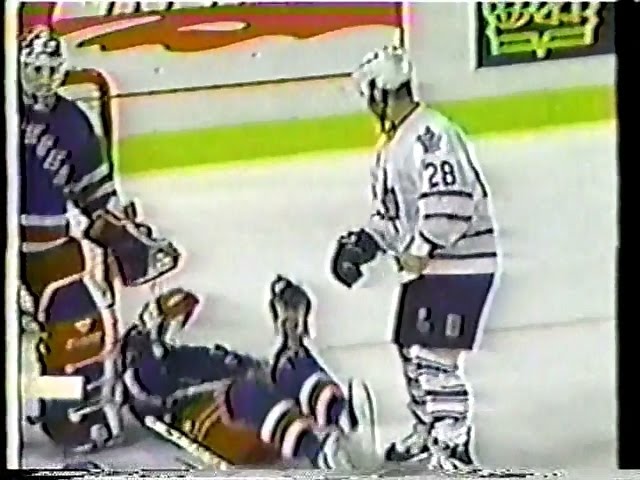 Tie Domi KO's Ulf Samuelsson