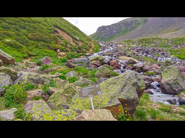Descent from the mountain lake. Part 2 (VR)
