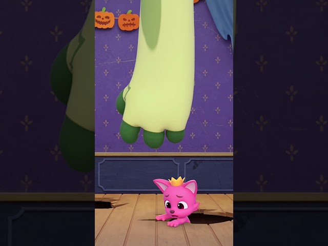 🤚What's That Big Zombie Hand? #halloween #shorts