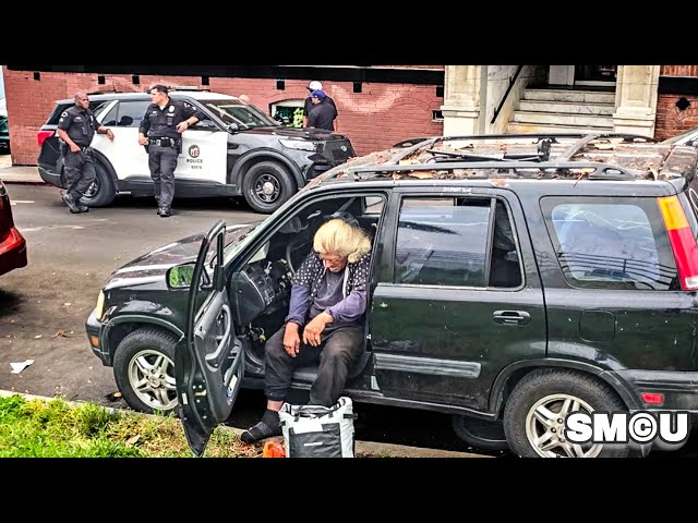 𝗔 𝗡𝗘𝗪 𝗖𝗛𝗔𝗣𝗧𝗘𝗥: LAPD Connects Venice Piano Man With Housing During Homeless Sweep
