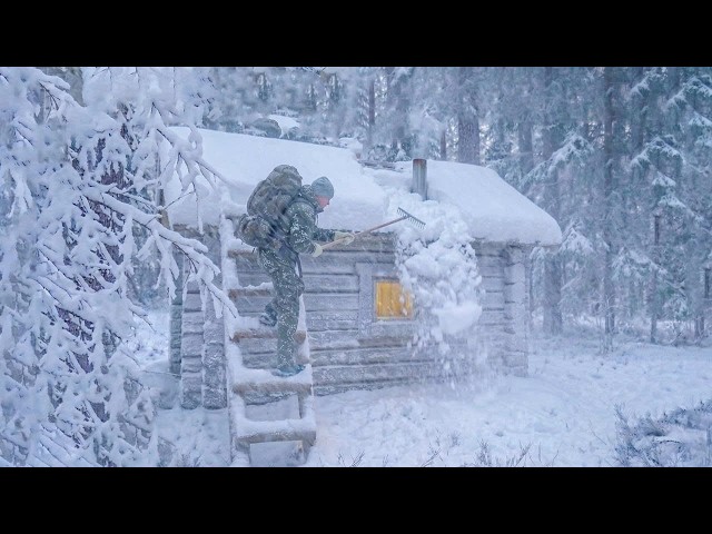 Surviving the SNOWSTORM in a Forgotten Cabin | This Shelter Saved Me From the Snowstorm