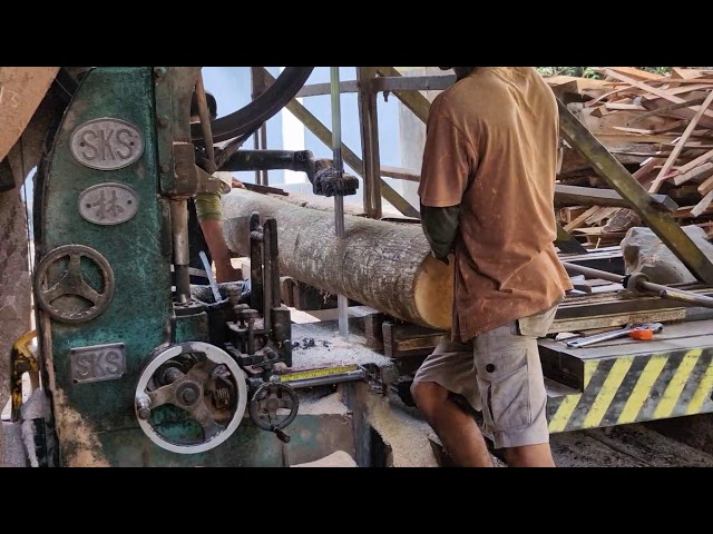 How This Professional Sawmill Cut Method Saves Thousands of Dollars?