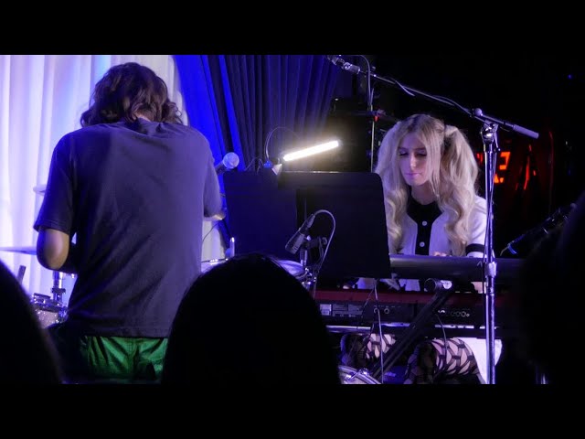 DOMi & JD Beck - "My Favorite Ballsack" - Live at the Blue Note - 4K