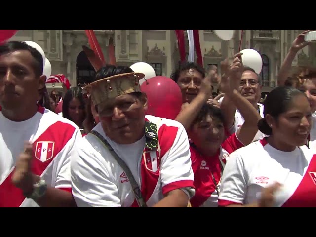 Jefe de Estado y Gabinete alentaron a la selección peruana de fútbol, desde el Patio de Honor