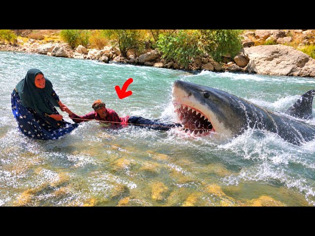 😱🦈 A Giant Shark Attacked Us in the Middle of the River!