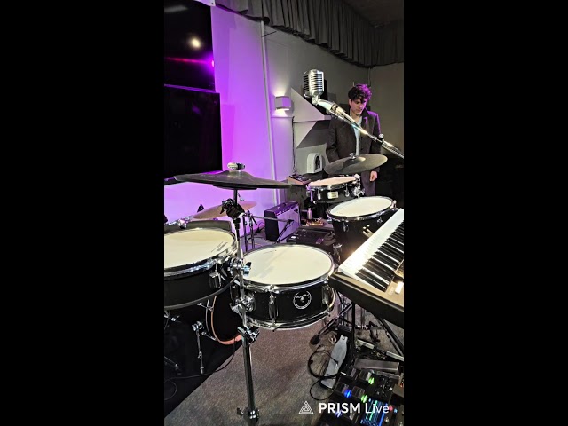 One Man Band can do anything wow! 🎸