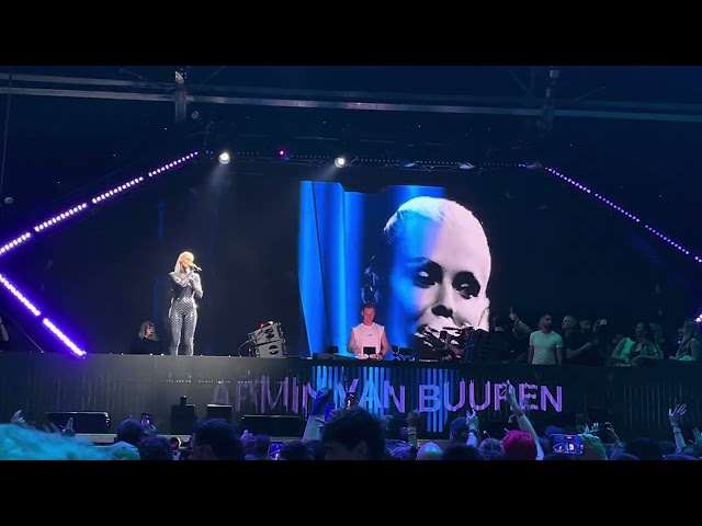 Armin van Buuren and Sasha - Set Me Free (live Ultra)
