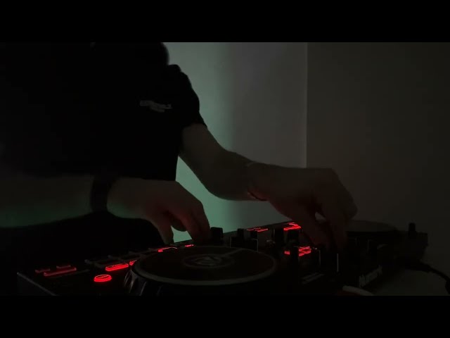Eelcy – Warm Up Set at Home | Techno DJ Mix (Decks Cam)