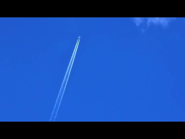 ##sky #planespotting #contrails 