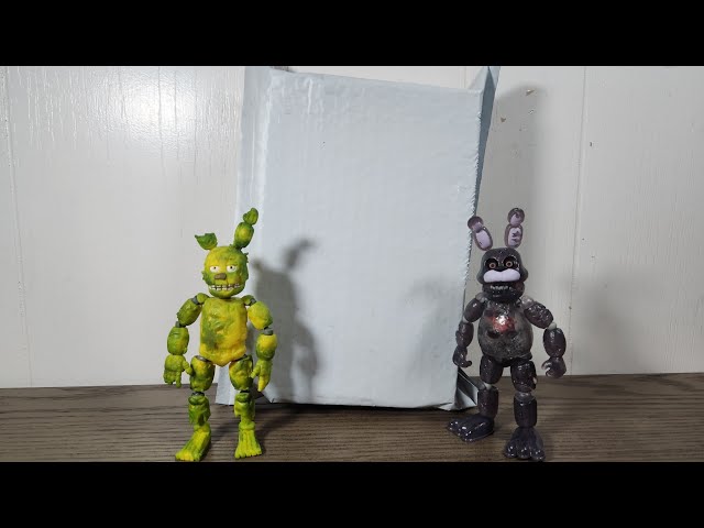 Unboxing a RARE FUNKO FNAF figure 8 years later...