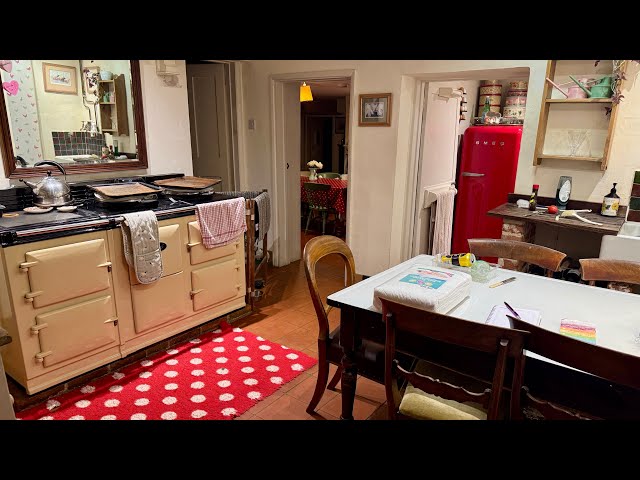 LIFE ISN’T TIDY… AND THAT’S OK | Real Life 5 x 5 Clean With Kate