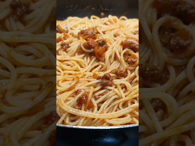 Craving for something rich and meaty. Let's make the ultimate Spaghetti alla Bolognese! (italian🍝✨)