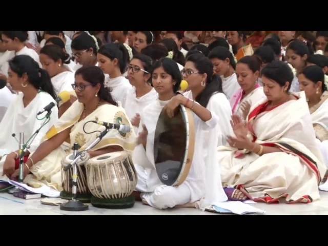 Sathya Sai Baba devotees  Mauritius & S Africa in Prashanti 07 07 2016   Donne To  la Main