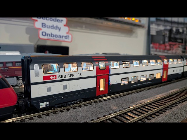 Inside the Roco SBB Double Decker: How to dismantle close-up