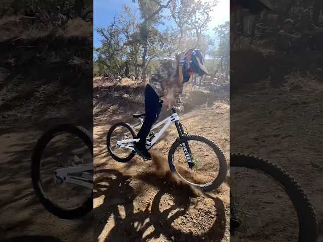 Мощный трюк 180 Barspin на даунхильном байке 🤯 #мтб