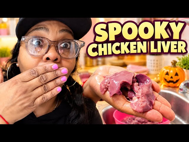 THIS LOOKS LIKE A HORROR MOVIE! 😱🎃 Cleaning Chicken Liver