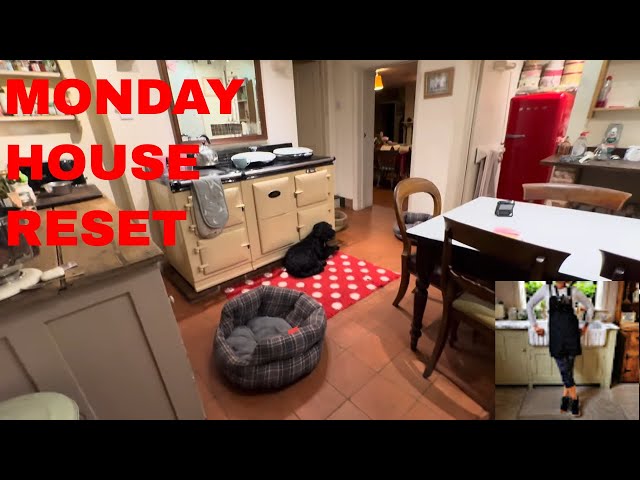 Feeling Overwhelmed? Try This 12 x 5 Minute House Reset
