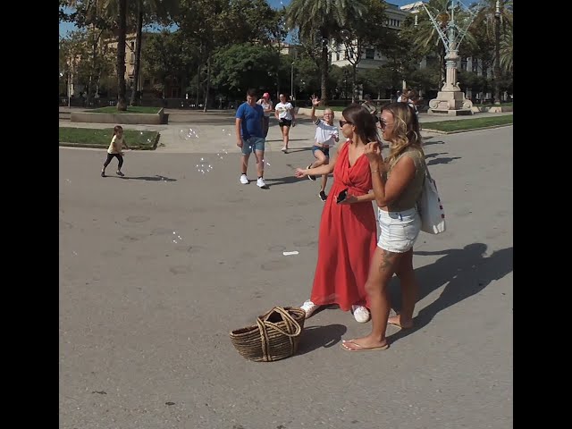 Bubbles Barcelona 180 3D