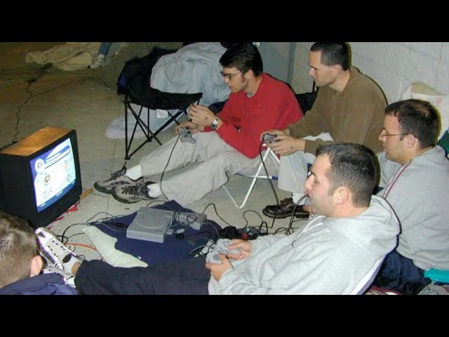 The Midnight Release of the Playstation 2 in 2000 | Gamestop PS2